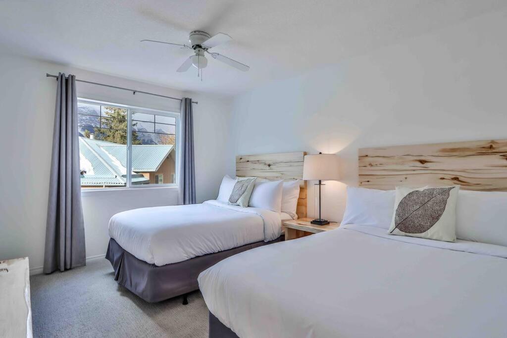 Apartamento Big Mountain Views - Bright 2-Story Corner Unit Canmore Exterior foto