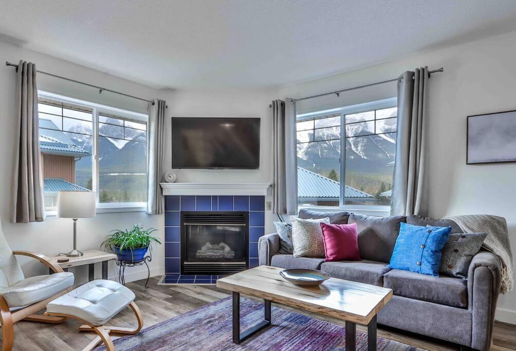 Apartamento Big Mountain Views - Bright 2-Story Corner Unit Canmore Exterior foto