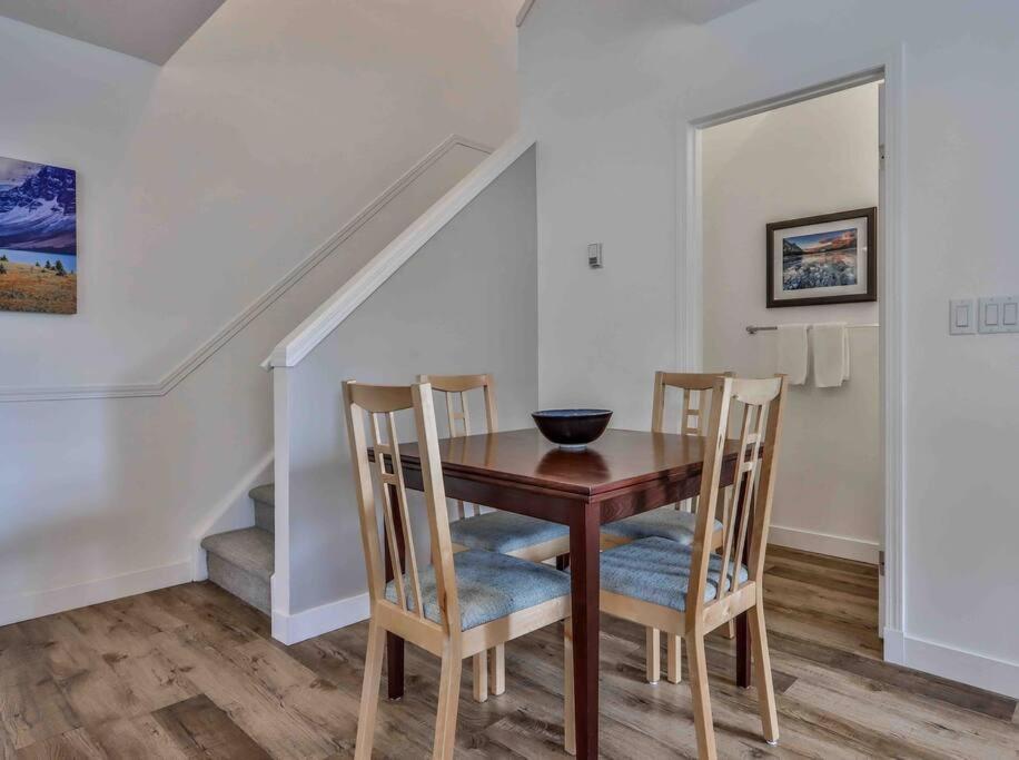 Apartamento Big Mountain Views - Bright 2-Story Corner Unit Canmore Exterior foto