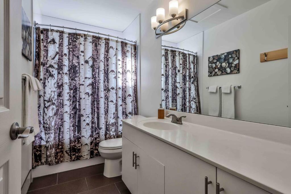Apartamento Big Mountain Views - Bright 2-Story Corner Unit Canmore Exterior foto