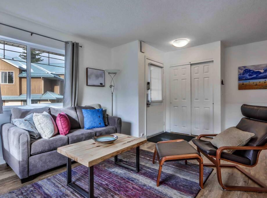 Apartamento Big Mountain Views - Bright 2-Story Corner Unit Canmore Exterior foto