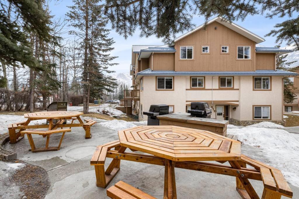 Apartamento Big Mountain Views - Bright 2-Story Corner Unit Canmore Exterior foto