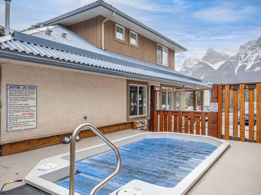 Apartamento Big Mountain Views - Bright 2-Story Corner Unit Canmore Exterior foto